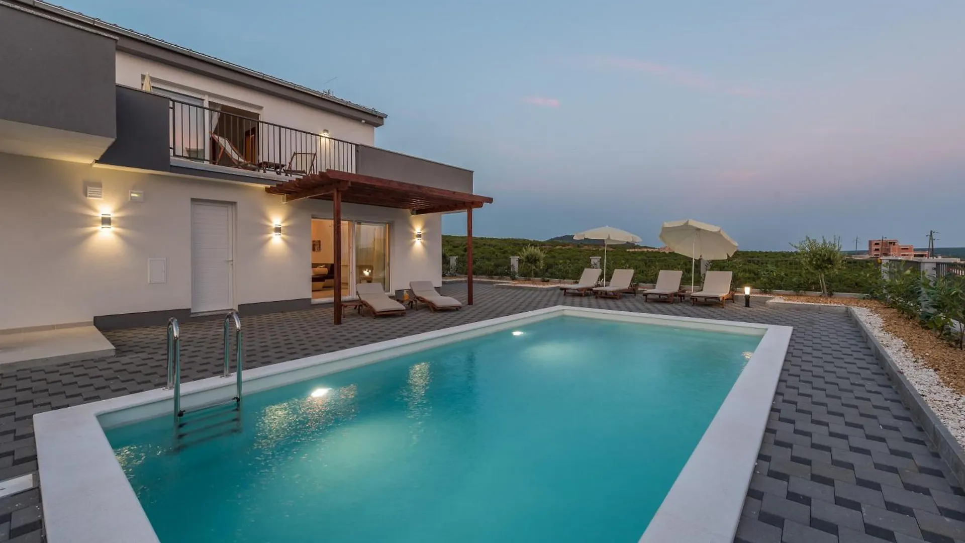 Luxury Escape With Swimming Pool & Modern Design Villa Debeljak