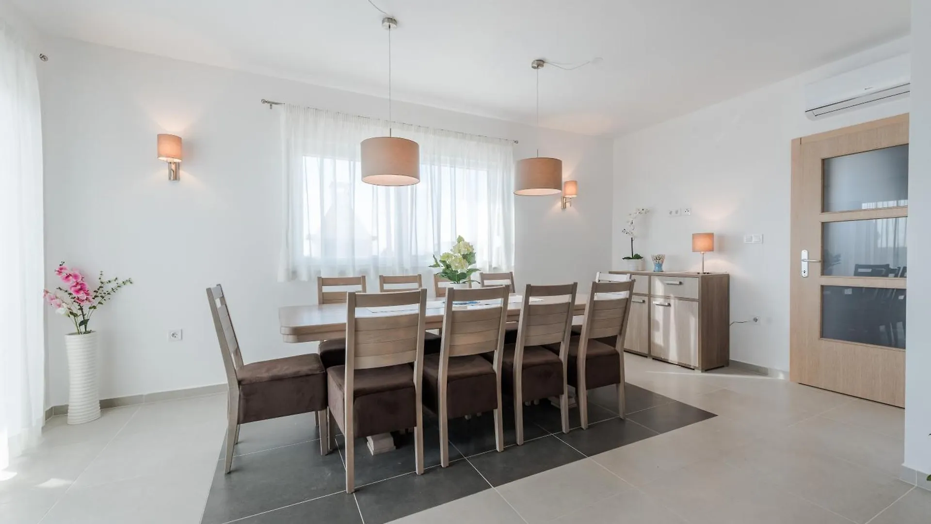 Luxury Escape With Swimming Pool & Modern Design Villa Debeljak